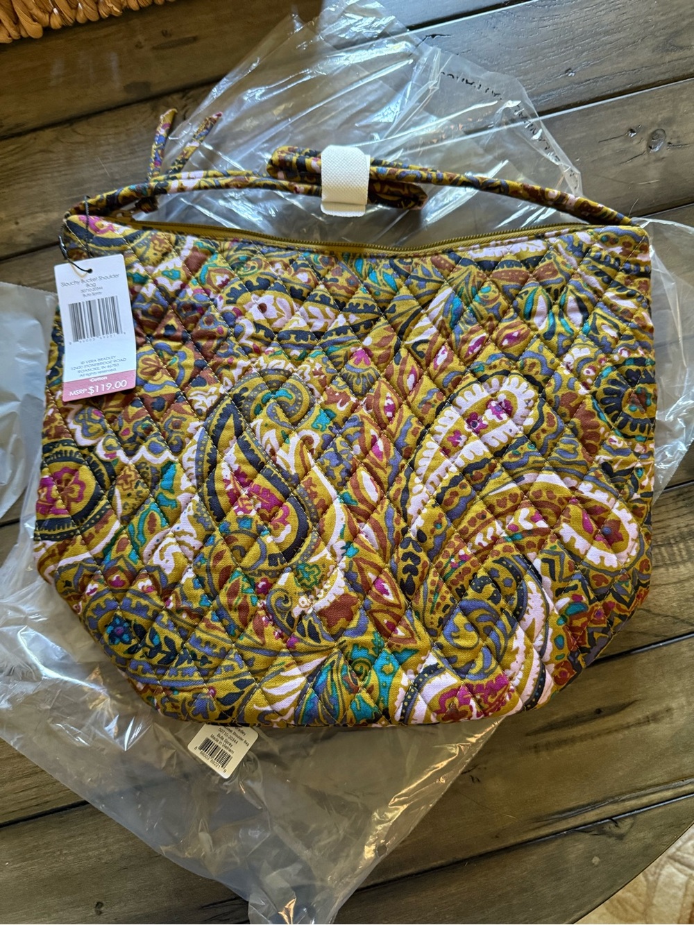 Vera Bradley Slouchy Bucket Shoulder Bag Buta Spray NWT - Picture 2 of 7